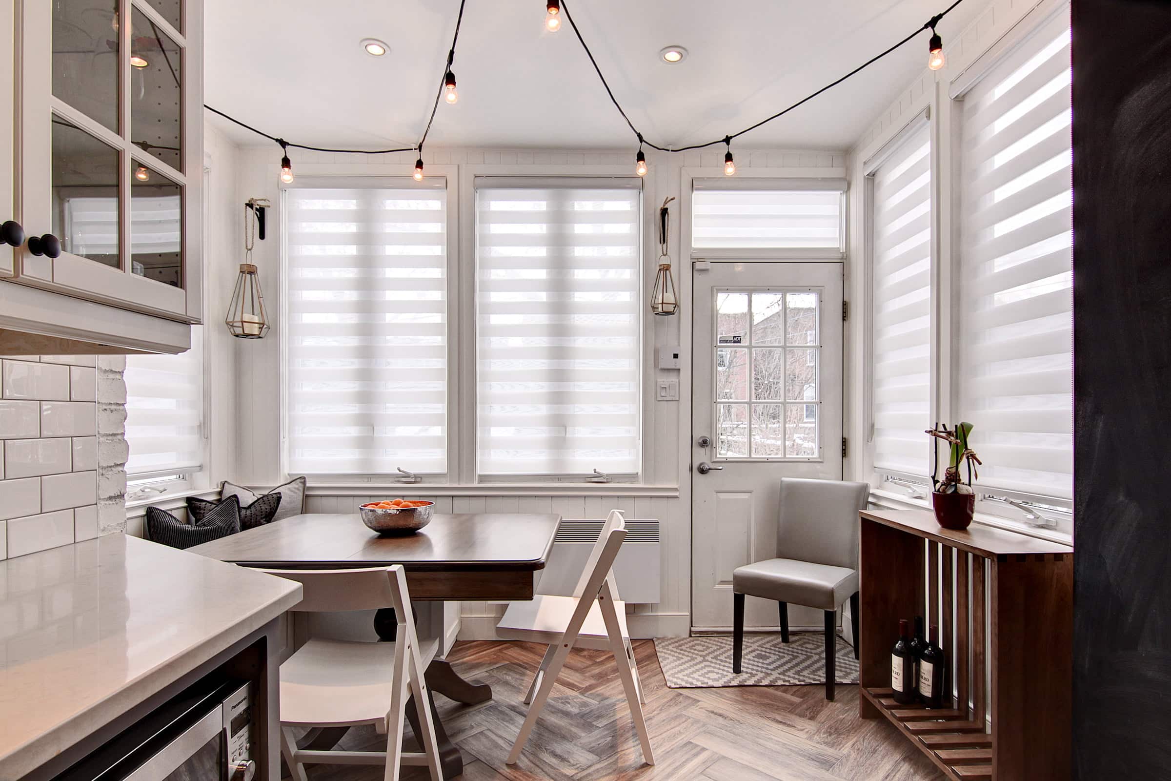 Table de cuisine pied central | STEFI & SEB par Meubles Hochelaga