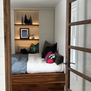 Mobilier sur mesure pour chambre à coucher, éclairage intégré